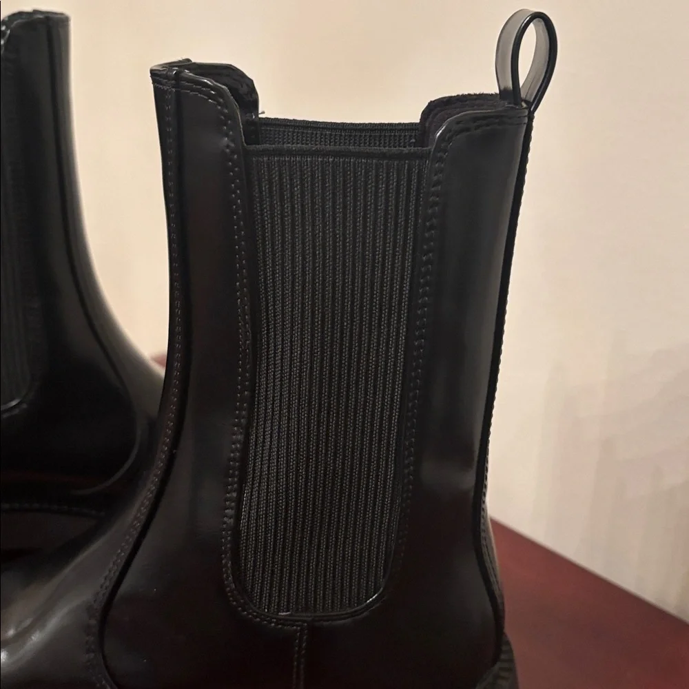Zara Chelsea combination vegan leather chunky sole black ankle booties sz.6